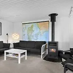 Сasa de vacaciones Kajsa - 250m From The Sea By Interhome *
